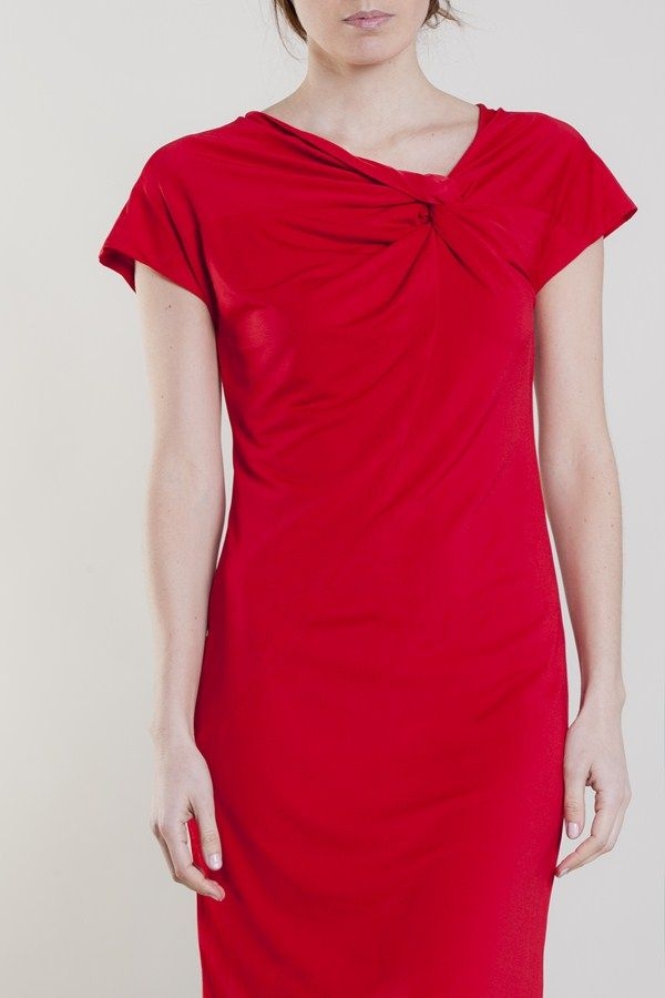 vestido rojo fruncido modelo